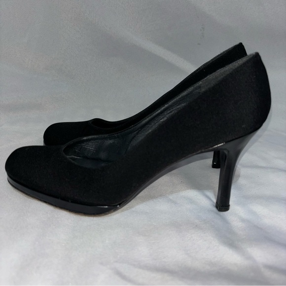 Stuart Weitzman - Picture 4 of 11